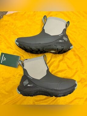NWT Muck Outscape Max Ankle Boot (size 8)